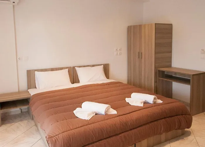 Pineapple * Skiathos-Stadt