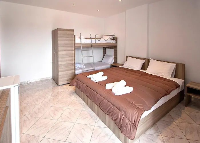 Pineapple * Skiathos-Stadt